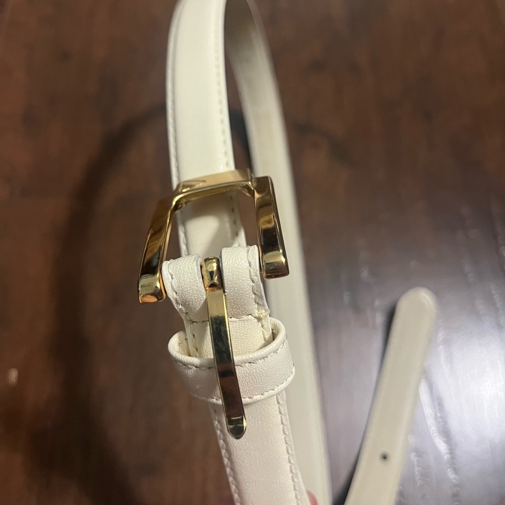 Leather belt. Cream